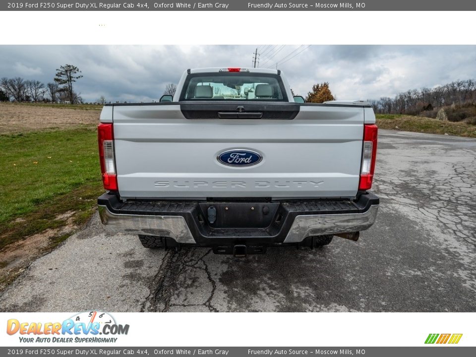 2019 Ford F250 Super Duty XL Regular Cab 4x4 Oxford White / Earth Gray Photo #5