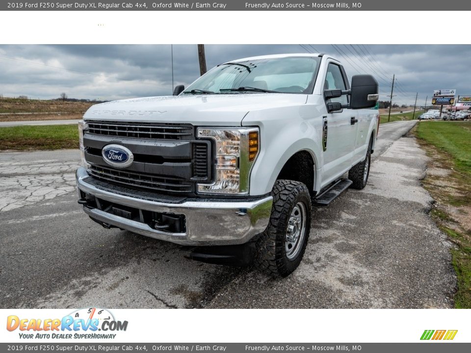 2019 Ford F250 Super Duty XL Regular Cab 4x4 Oxford White / Earth Gray Photo #8