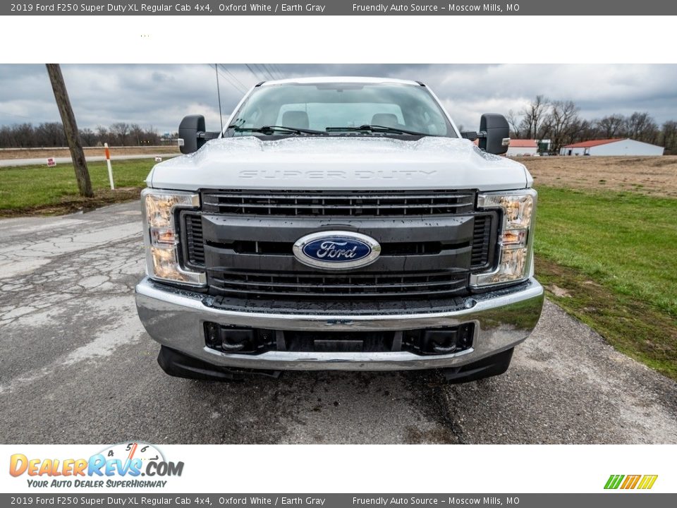 2019 Ford F250 Super Duty XL Regular Cab 4x4 Oxford White / Earth Gray Photo #9