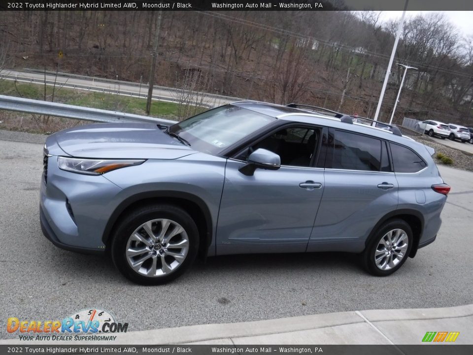 Front 3/4 View of 2022 Toyota Highlander Hybrid Limited AWD Photo #17