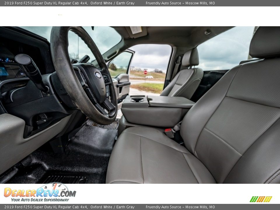 2019 Ford F250 Super Duty XL Regular Cab 4x4 Oxford White / Earth Gray Photo #18