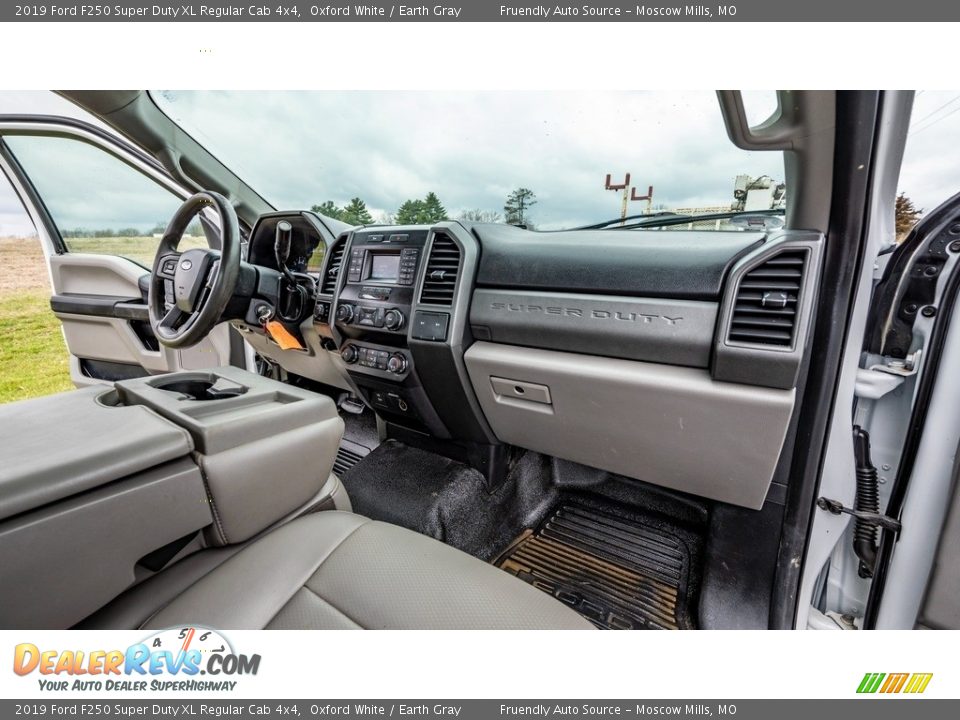 2019 Ford F250 Super Duty XL Regular Cab 4x4 Oxford White / Earth Gray Photo #21