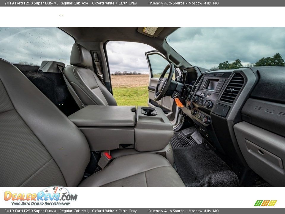 2019 Ford F250 Super Duty XL Regular Cab 4x4 Oxford White / Earth Gray Photo #22