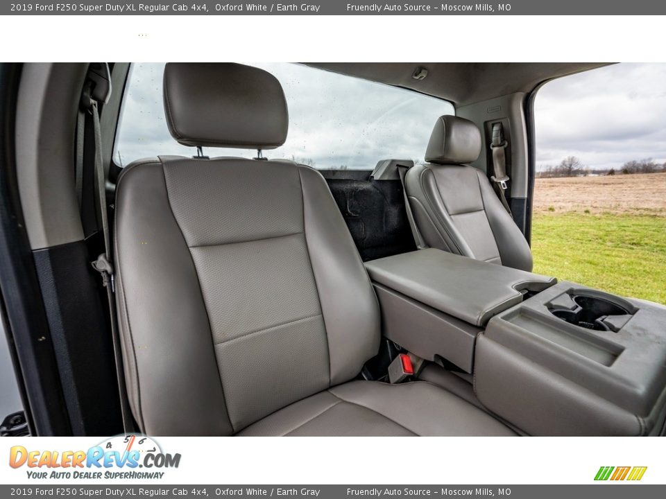 2019 Ford F250 Super Duty XL Regular Cab 4x4 Oxford White / Earth Gray Photo #23