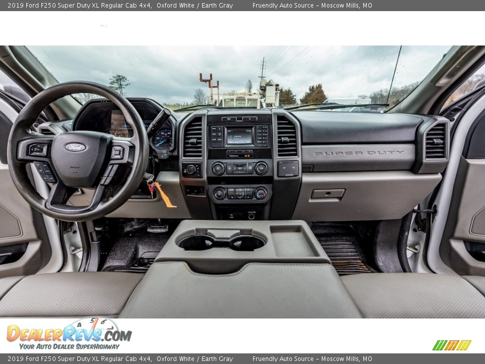 2019 Ford F250 Super Duty XL Regular Cab 4x4 Oxford White / Earth Gray Photo #24