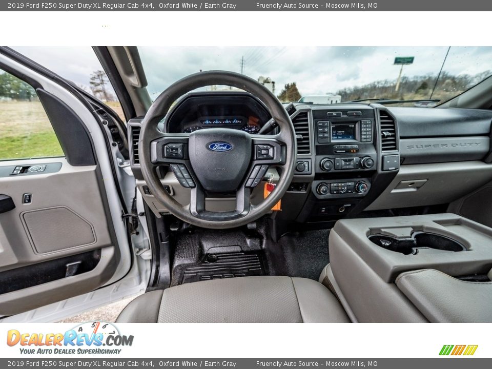 2019 Ford F250 Super Duty XL Regular Cab 4x4 Oxford White / Earth Gray Photo #25