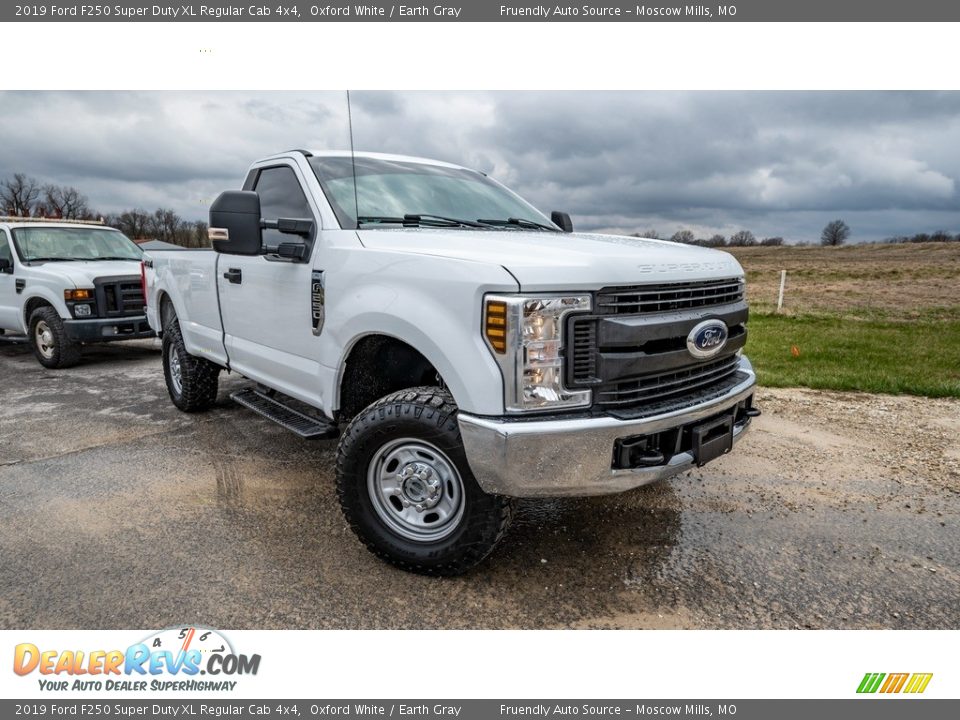 2019 Ford F250 Super Duty XL Regular Cab 4x4 Oxford White / Earth Gray Photo #1