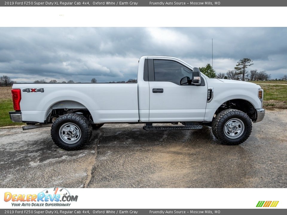 2019 Ford F250 Super Duty XL Regular Cab 4x4 Oxford White / Earth Gray Photo #3