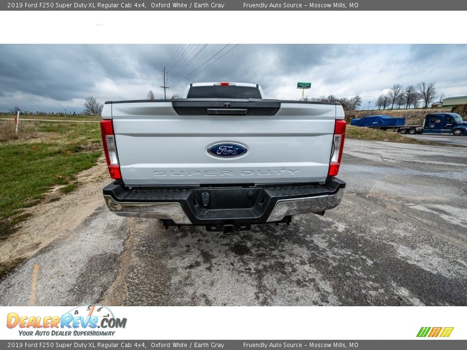 2019 Ford F250 Super Duty XL Regular Cab 4x4 Oxford White / Earth Gray Photo #5