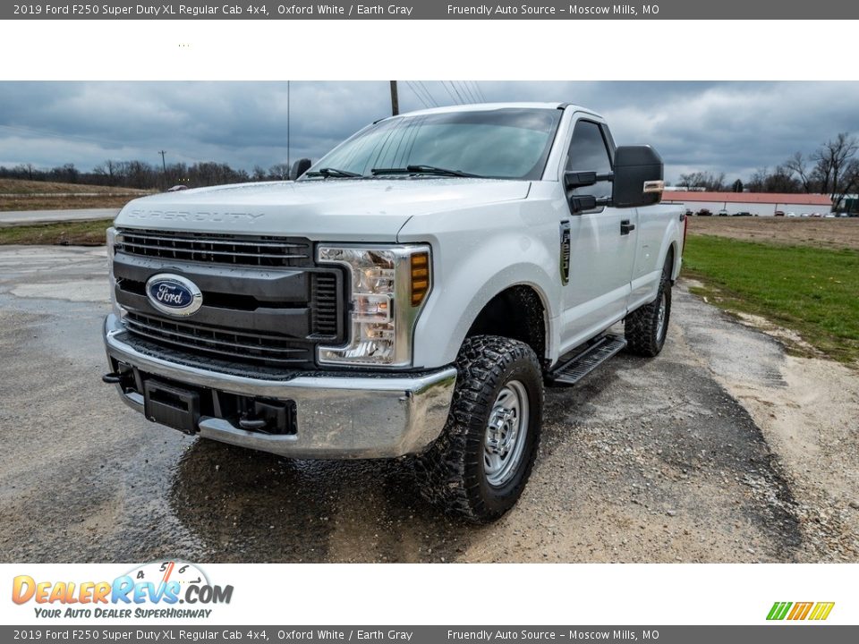 2019 Ford F250 Super Duty XL Regular Cab 4x4 Oxford White / Earth Gray Photo #8