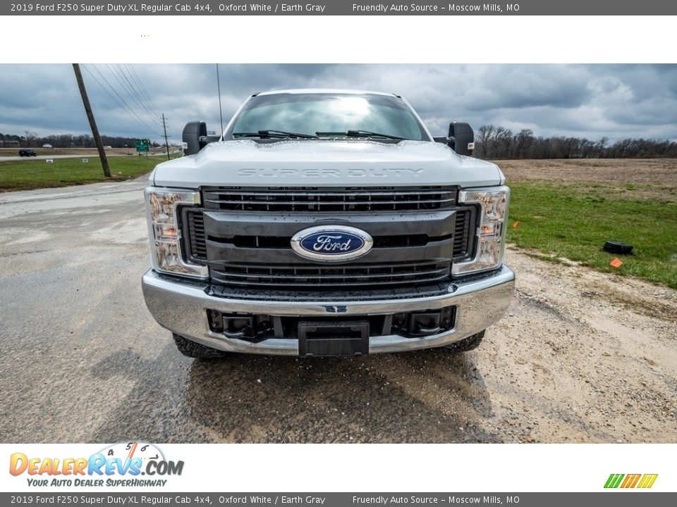 2019 Ford F250 Super Duty XL Regular Cab 4x4 Oxford White / Earth Gray Photo #9