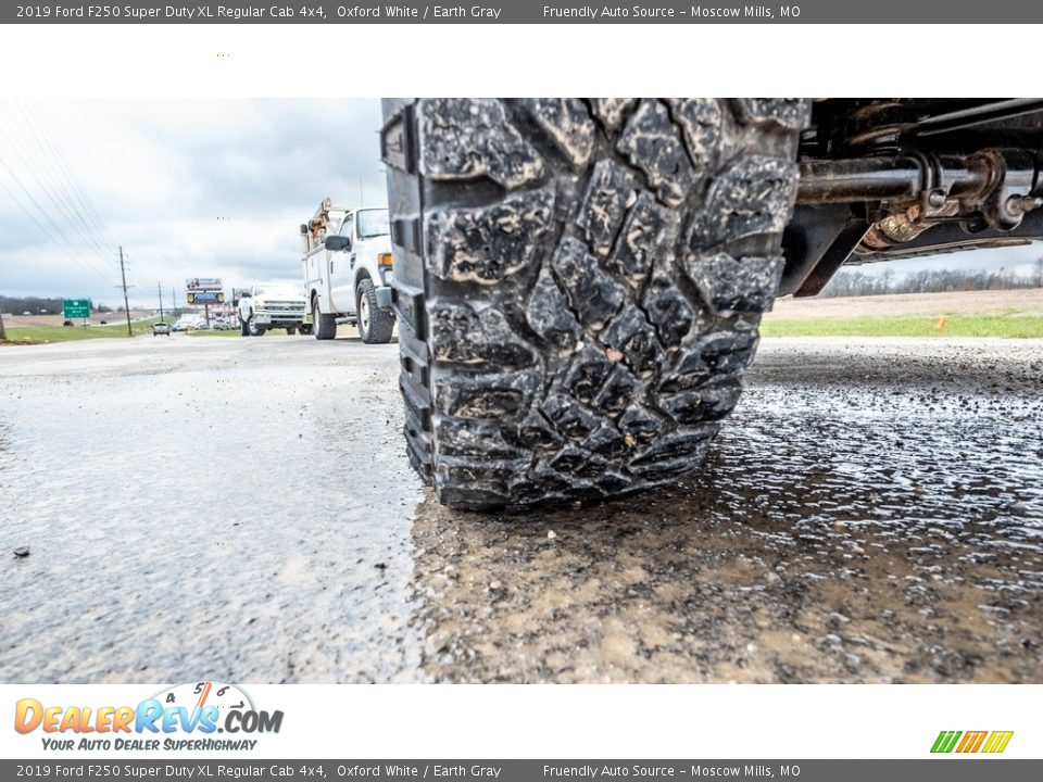 2019 Ford F250 Super Duty XL Regular Cab 4x4 Oxford White / Earth Gray Photo #11