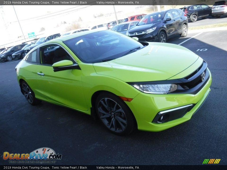 Front 3/4 View of 2019 Honda Civic Touring Coupe Photo #6