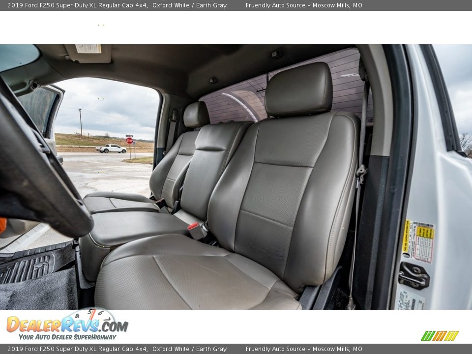 2019 Ford F250 Super Duty XL Regular Cab 4x4 Oxford White / Earth Gray Photo #17