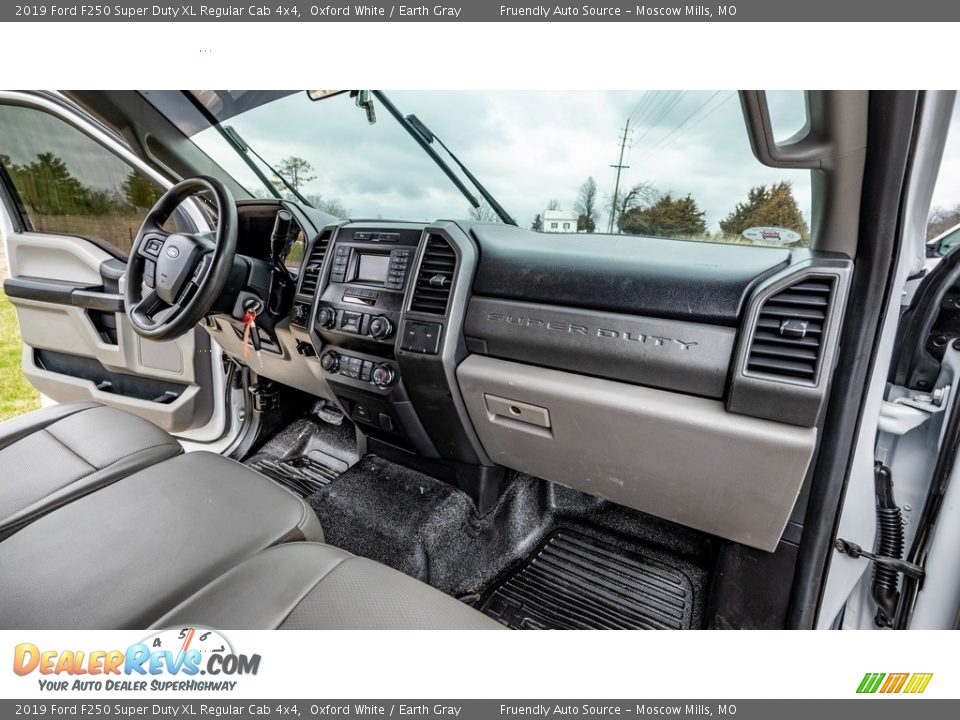 2019 Ford F250 Super Duty XL Regular Cab 4x4 Oxford White / Earth Gray Photo #21