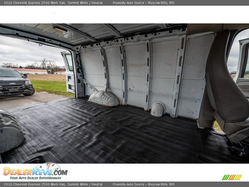 2010 Chevrolet Express 2500 Work Van Summit White / Neutral Photo #23