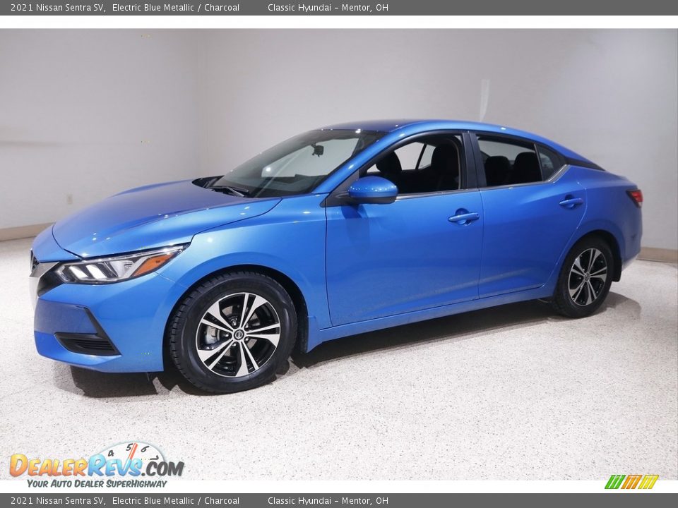 Front 3/4 View of 2021 Nissan Sentra SV Photo #3