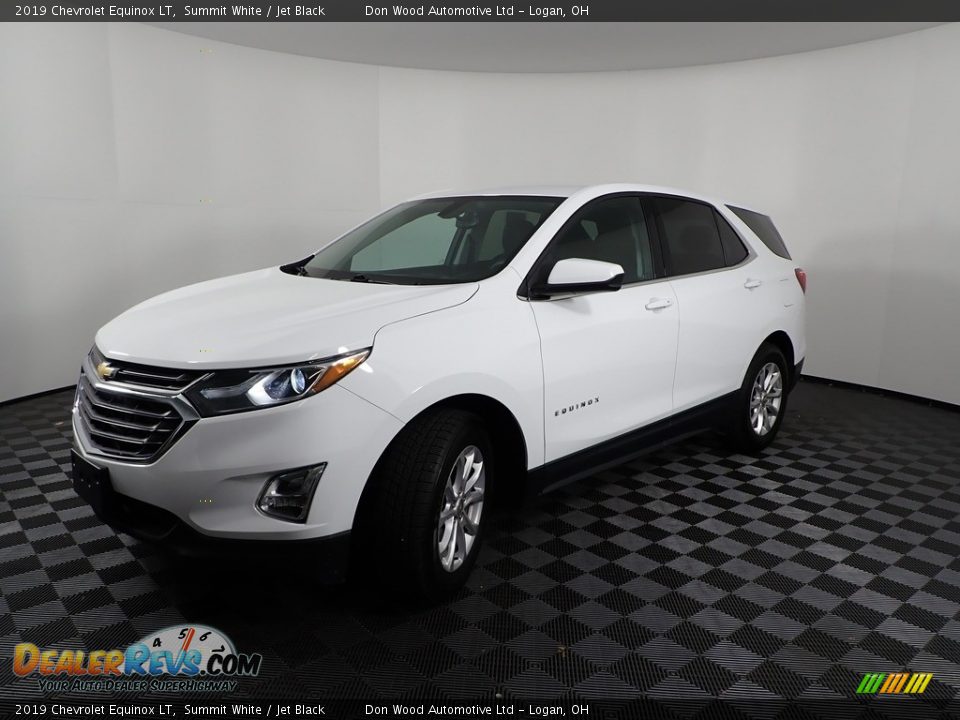 Front 3/4 View of 2019 Chevrolet Equinox LT Photo #5