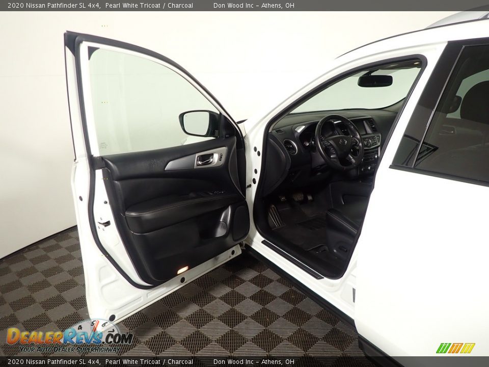 2020 Nissan Pathfinder SL 4x4 Pearl White Tricoat / Charcoal Photo #18