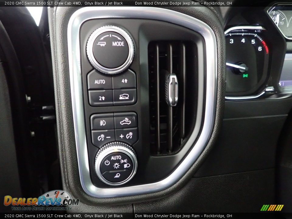 Controls of 2020 GMC Sierra 1500 SLT Crew Cab 4WD Photo #16