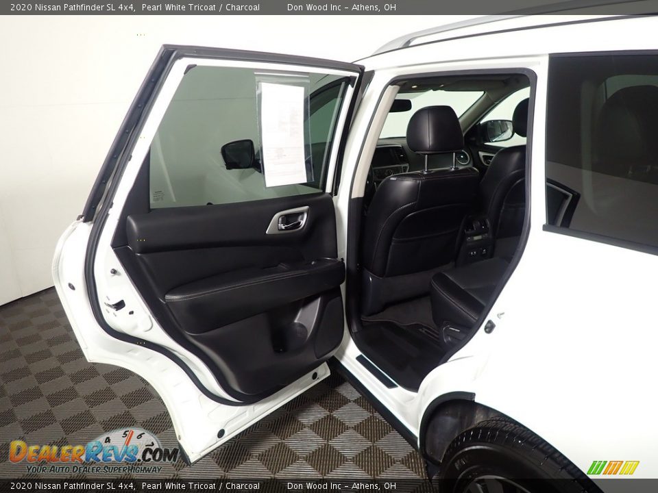 2020 Nissan Pathfinder SL 4x4 Pearl White Tricoat / Charcoal Photo #32