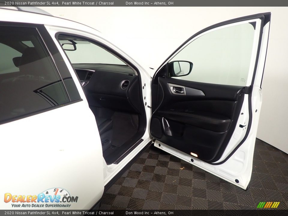 2020 Nissan Pathfinder SL 4x4 Pearl White Tricoat / Charcoal Photo #36