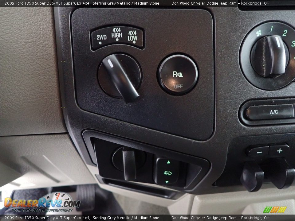 Controls of 2009 Ford F350 Super Duty XLT SuperCab 4x4 Photo #18