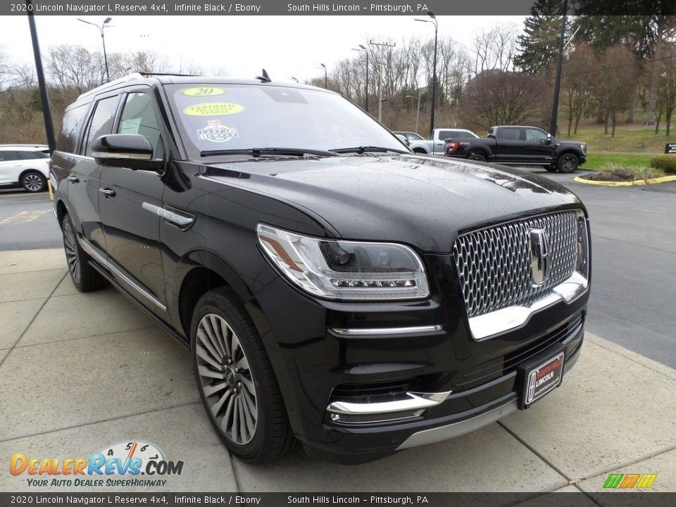 Front 3/4 View of 2020 Lincoln Navigator L Reserve 4x4 Photo #8