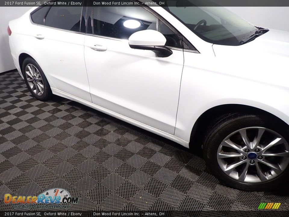 2017 Ford Fusion SE Oxford White / Ebony Photo #4