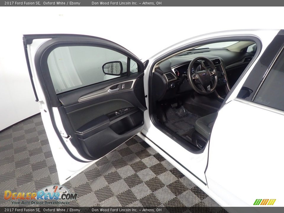 2017 Ford Fusion SE Oxford White / Ebony Photo #19