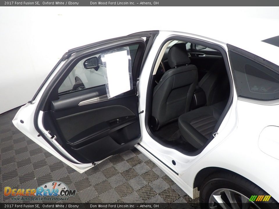 2017 Ford Fusion SE Oxford White / Ebony Photo #32