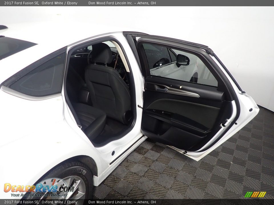 2017 Ford Fusion SE Oxford White / Ebony Photo #34