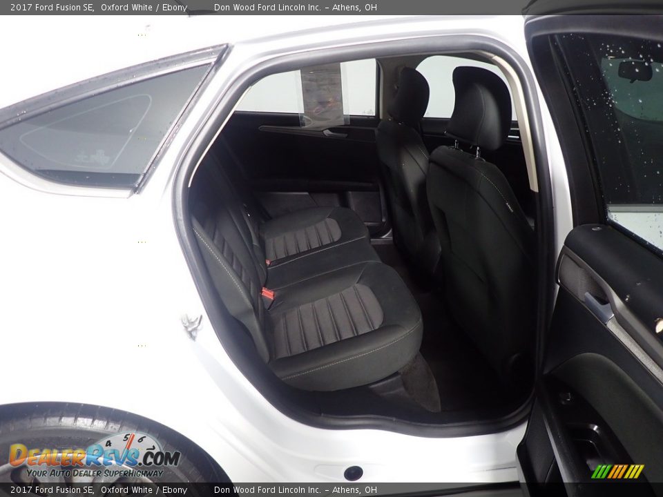 2017 Ford Fusion SE Oxford White / Ebony Photo #35