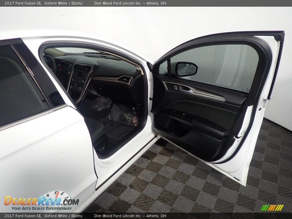 2017 Ford Fusion SE Oxford White / Ebony Photo #36
