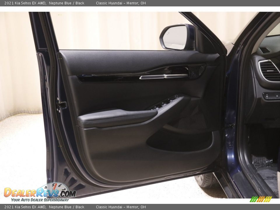 Door Panel of 2021 Kia Seltos EX AWD Photo #4