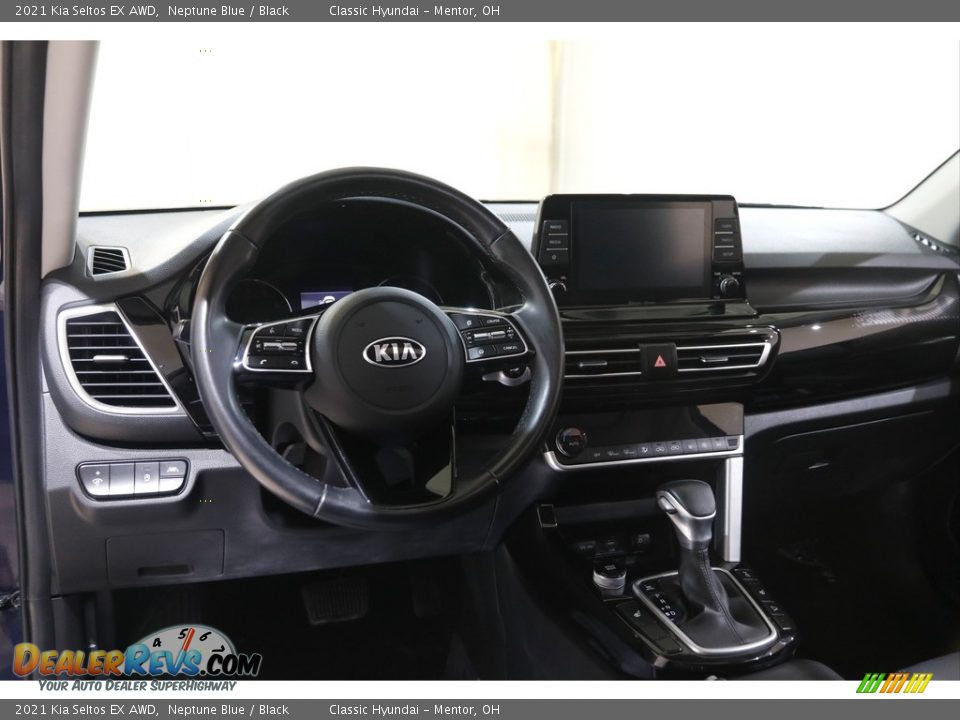 Dashboard of 2021 Kia Seltos EX AWD Photo #6