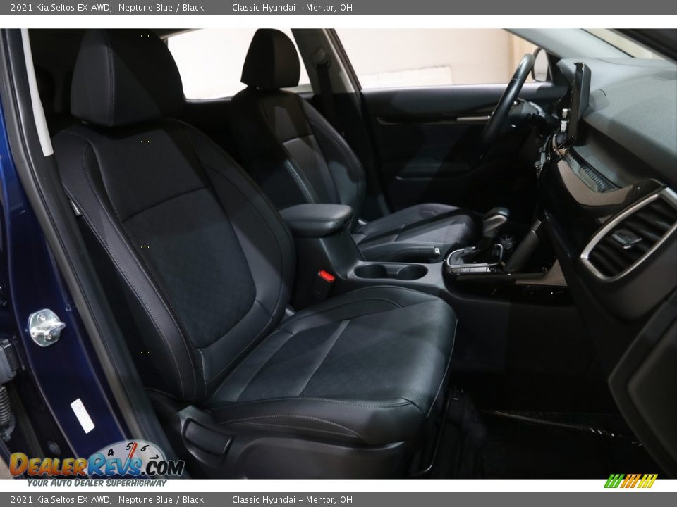 Front Seat of 2021 Kia Seltos EX AWD Photo #15