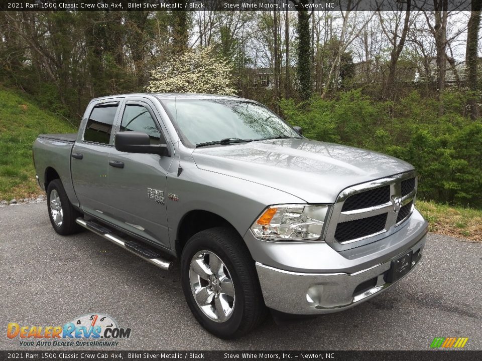 Front 3/4 View of 2021 Ram 1500 Classic Crew Cab 4x4 Photo #4