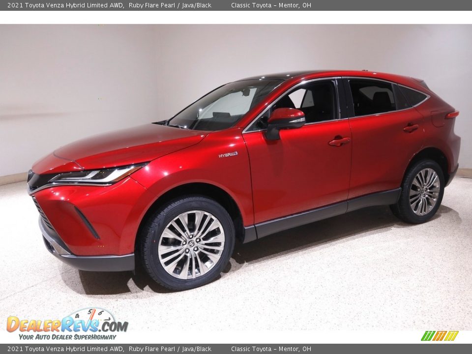 Front 3/4 View of 2021 Toyota Venza Hybrid Limited AWD Photo #3