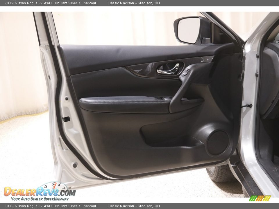 2019 Nissan Rogue SV AWD Brilliant Silver / Charcoal Photo #4