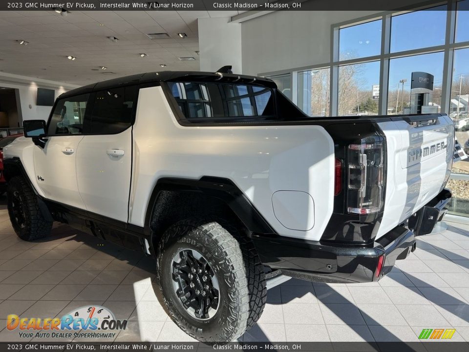 Interstellar White 2023 GMC Hummer EV Pickup Photo #2