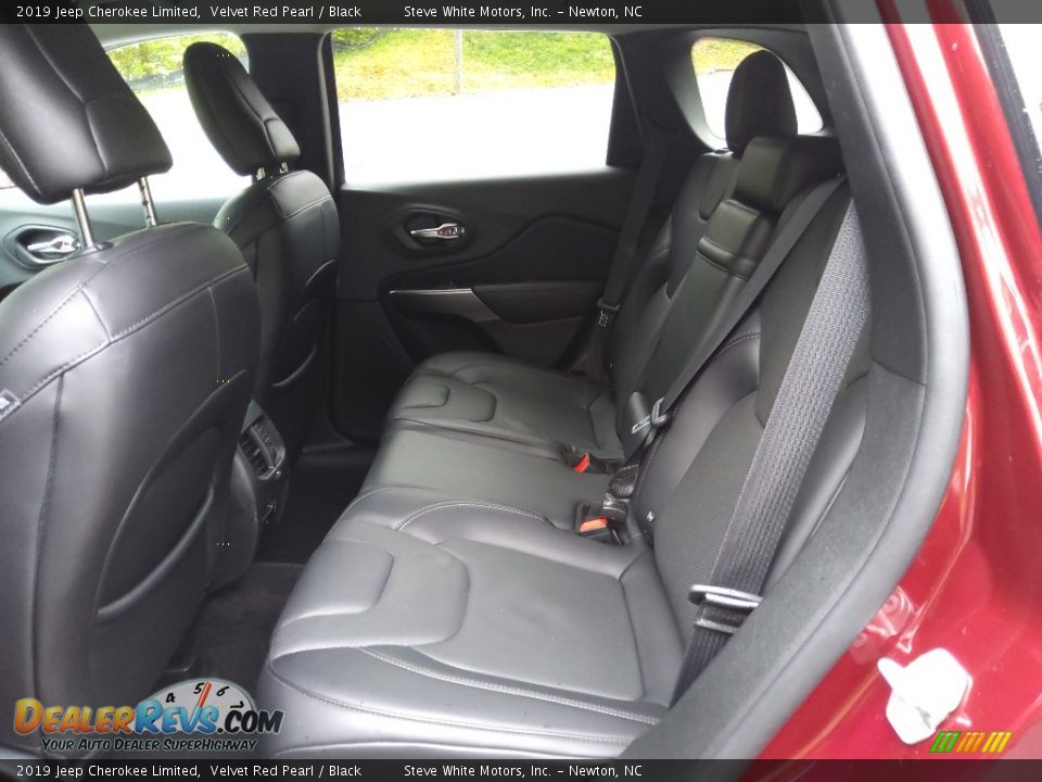 Rear Seat of 2019 Jeep Cherokee Limited Photo #13