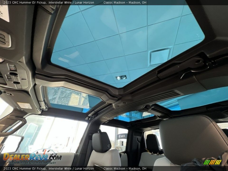 Sunroof of 2023 GMC Hummer EV Pickup Photo #16