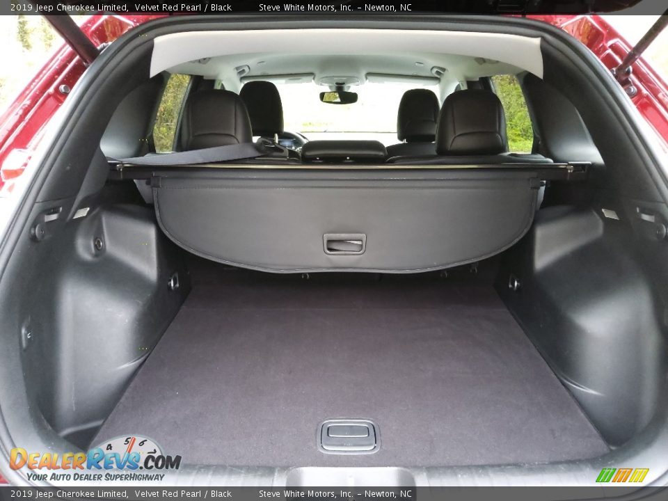 2019 Jeep Cherokee Limited Trunk Photo #14
