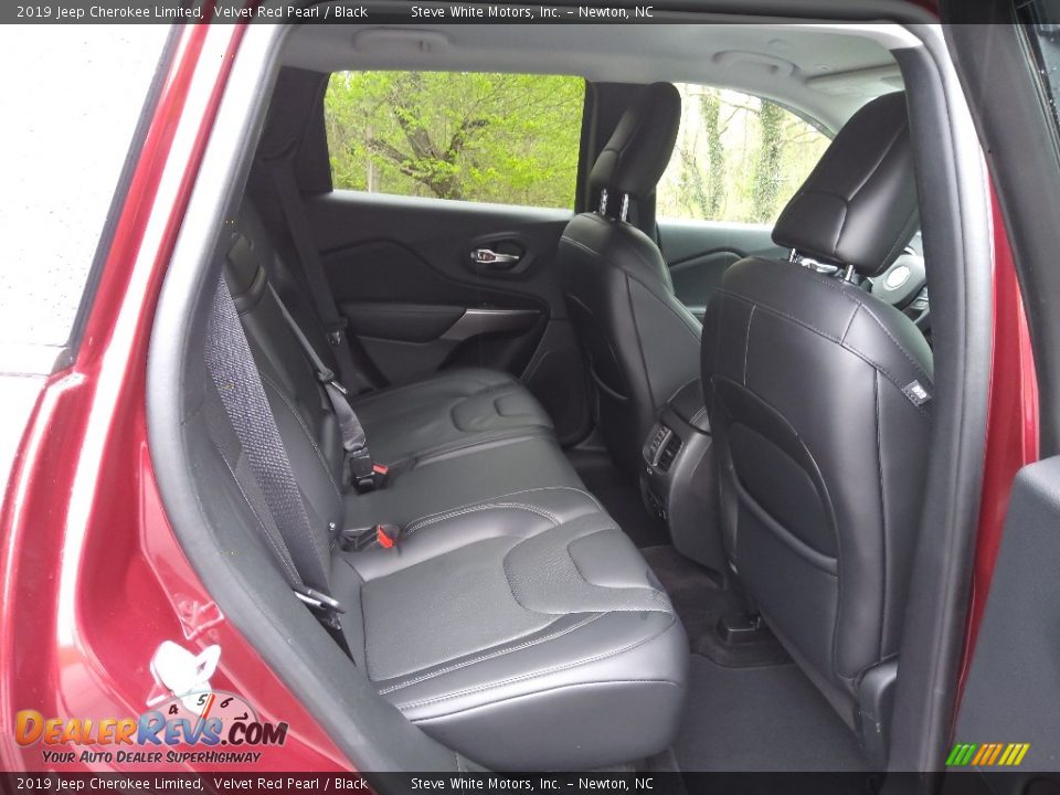 Rear Seat of 2019 Jeep Cherokee Limited Photo #16