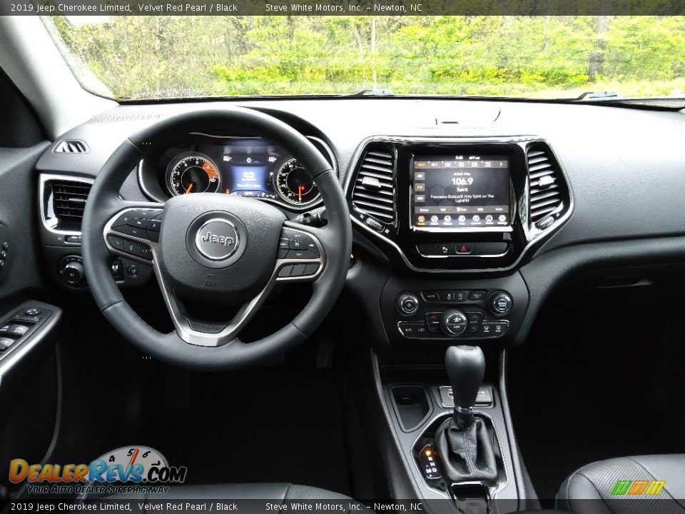 Dashboard of 2019 Jeep Cherokee Limited Photo #18
