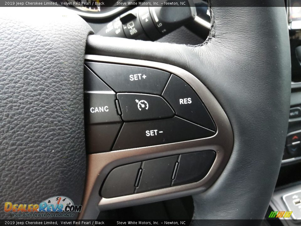 2019 Jeep Cherokee Limited Steering Wheel Photo #20