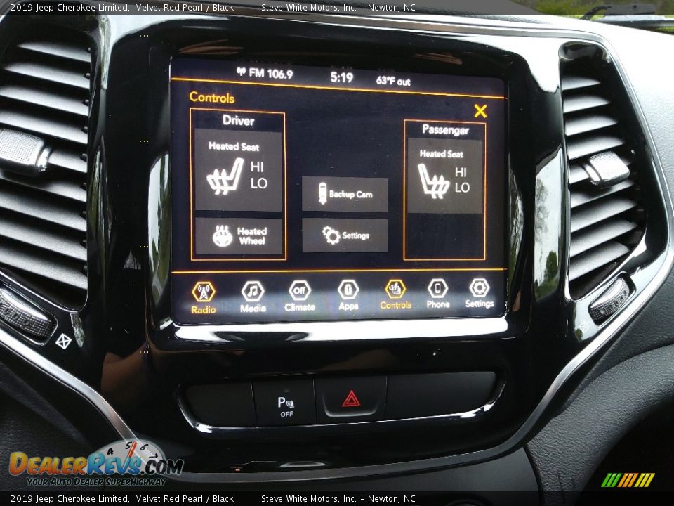 Controls of 2019 Jeep Cherokee Limited Photo #24