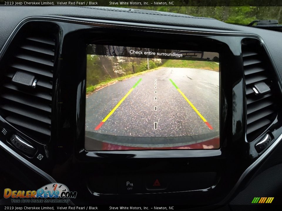 Controls of 2019 Jeep Cherokee Limited Photo #25