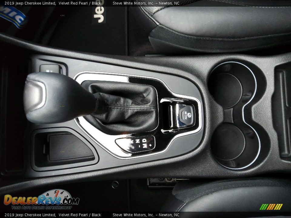 2019 Jeep Cherokee Limited Shifter Photo #28